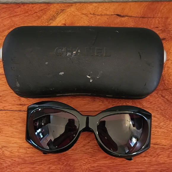 Authentic Chanel Black Wrap Sunglasses with Mother of Pearl CC detail at temples - Picture 9 of 14